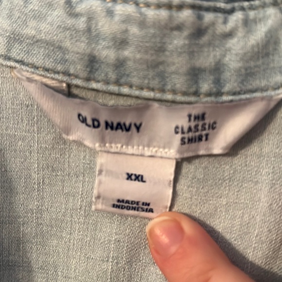 Old navy button up denim style shirt - Picture 3 of 4